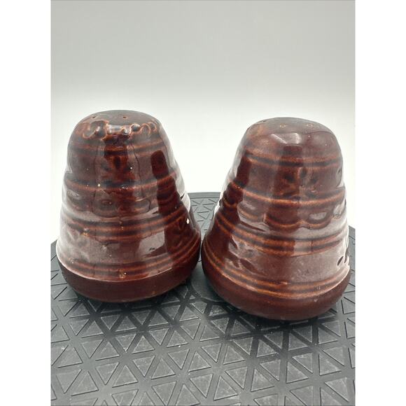 Marcrest Stoneware Brown Daisy Dot Salt & Pepper Shaker Set - Picture 2 of 7